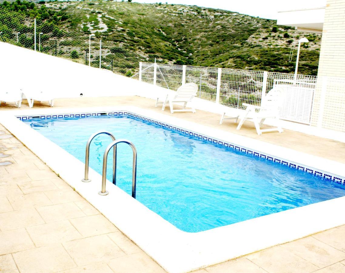 Adosado Con Fantasticas Vistas Al Mar Y Piscina. *